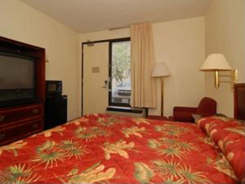 Econo Lodge Richmond Kültér fotó